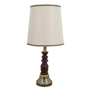Mid 20th Century Mid Century Modern Turned Wood Spindle & Brass Pedestal Base Candlestick Table Lamp For Sale