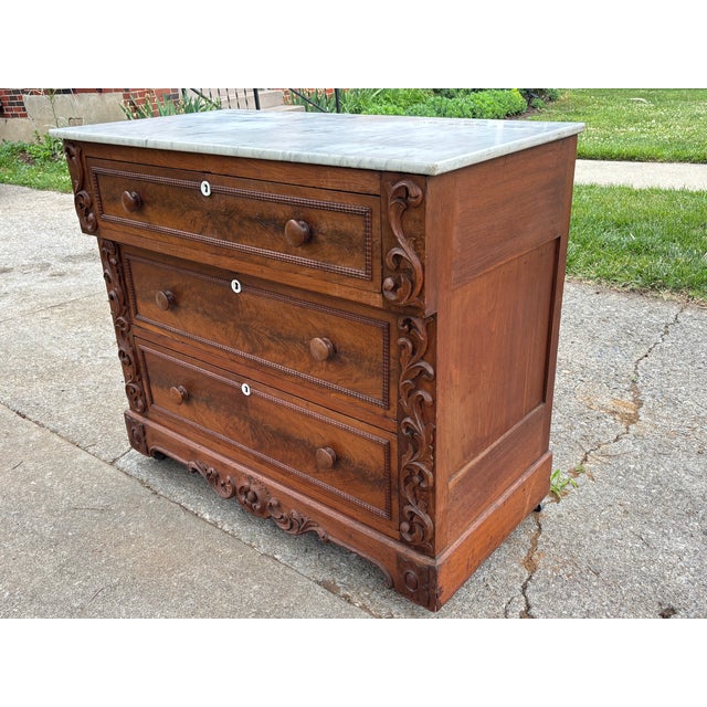 19th Century American Flame Mahogany Veneer Marble Top Commode Chest For Sale - Image 16 of 18