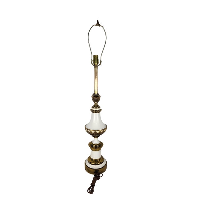 French Mid 20th Century Stiffel White Porcelain & Brass Lamp For Sale - Image 3 of 6