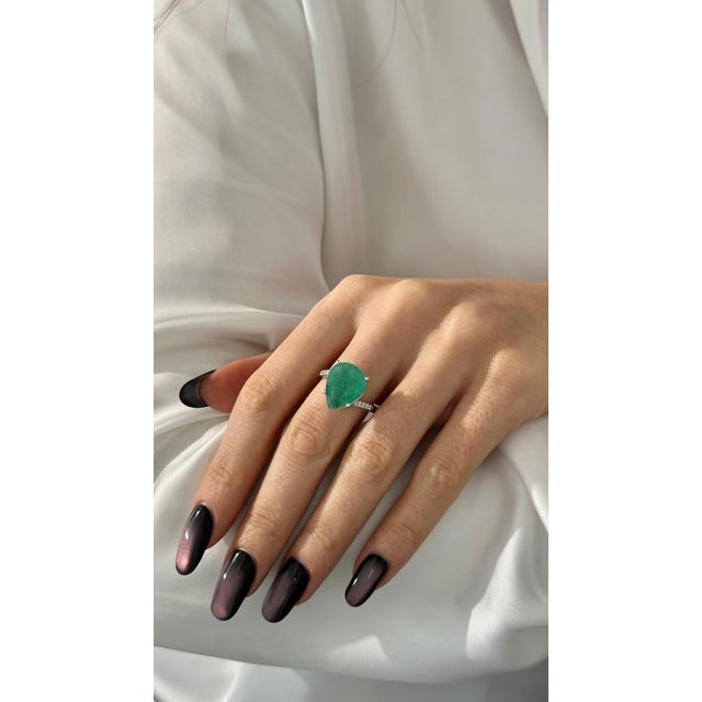 2010s Natural Emerald Diamond Ring Size 7 14k White Gold 7.17 TCW Certified For Sale - Image 5 of 18
