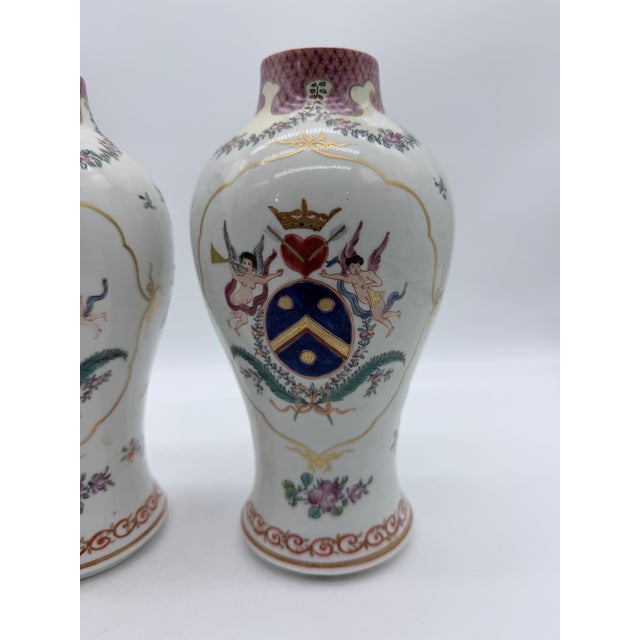 American Antique Chinese Export Armorial Famille Rose Porcelain Urns, Qianlong Period, Circa 1790–1810, Pair For Sale - Image 3 of 18