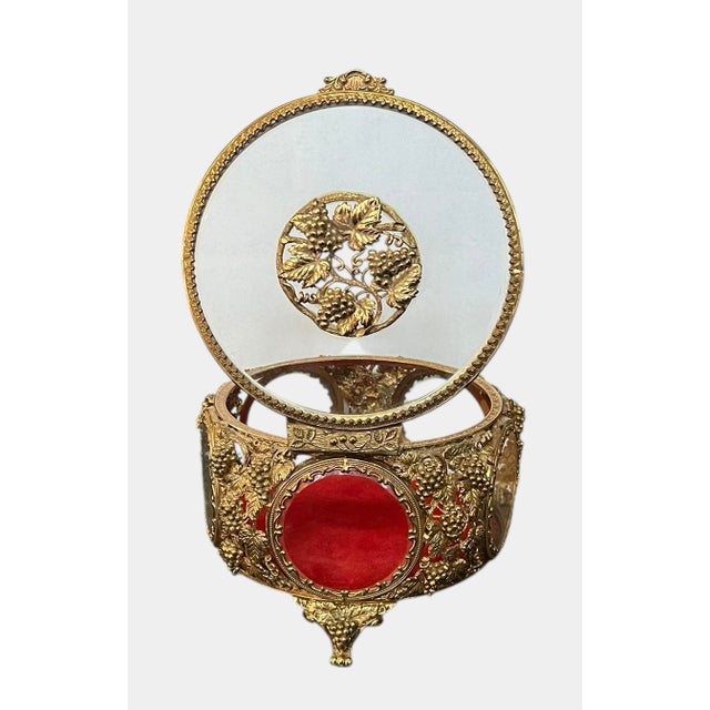 Early 20th Century Large Ormolu Grape Vine Filigree Beveled Glass Jewelry Trinket Casket Box For Sale - Image 5 of 8
