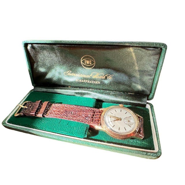 Gold 1950s Mid-Century Iwc Calatrava Cal. 88 Solid 14k Gold Manual Wristwatch W/ Box For Sale - Image 8 of 9