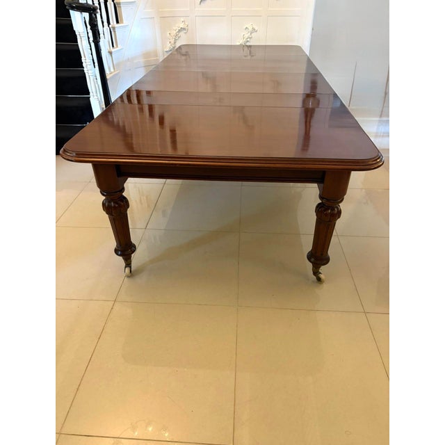 Large Antique Victorian Figured Extendable Dining Table in Mahogany, 1860s For Sale - Image 17 of 17