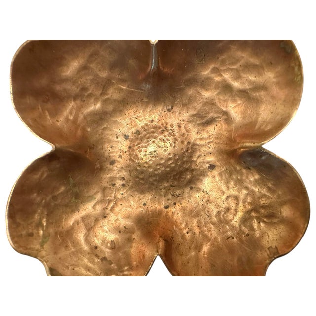 Vintage Arts & Crafts Hammered Copper Dogwood Blossom / Clover Dish / Vide Poche / Pin Tray For Sale - Image 4 of 6