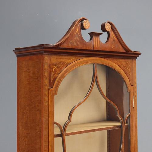 Antique Bookcase in Mahogany with Maple Inlays, 1900s For Sale - Image 4 of 13