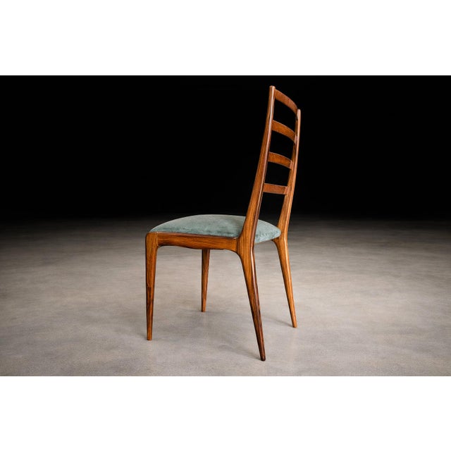 Produced in the 1950s by Angelini, this elegant set of six dining chairs reflects the brand’s contribution to the Golden...