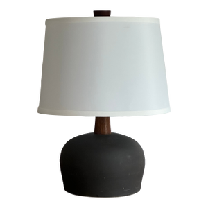 1960s Jane and Gordon Martz Minimalist Ceramic Table Lamp in Walnut and Ceramic