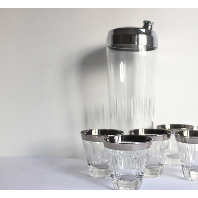 1960s 1960s Cocktail Shaker Mid-Century Modern Etched Glass With 5 Silver Rimmed and Etched Glasses Martini Set- 6 Pieces For Sale - Image 5 of 10