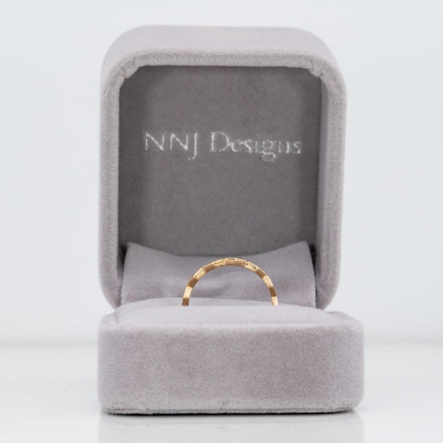 Diamond Band Ring With Earth-Mined Diamonds in Solid 14k Gold, Fine Jewelry For Sale - Image 4 of 10