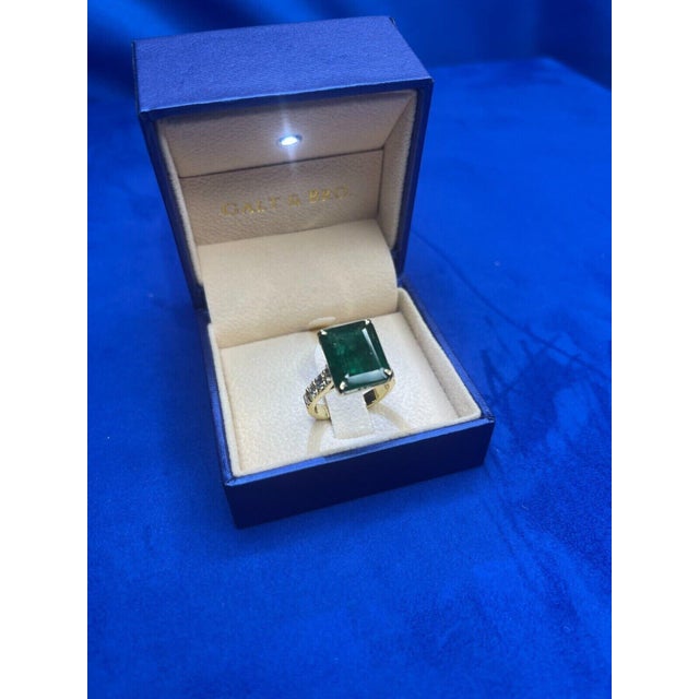 Vivid Green Emerald Shape Step Cut Emerald Diamond Cocktail Ring, Size 6.5 For Sale - Image 9 of 10