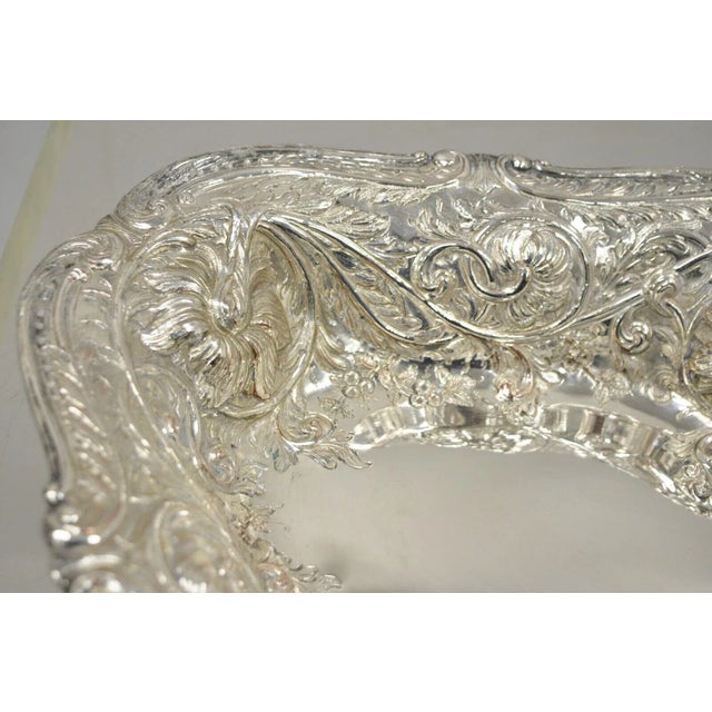 Pair of 1900s M&H English Victorian Art Nouveau Silver Plate Floral Repousse Fruit Bowls For Sale In Philadelphia - Image 6 of 12