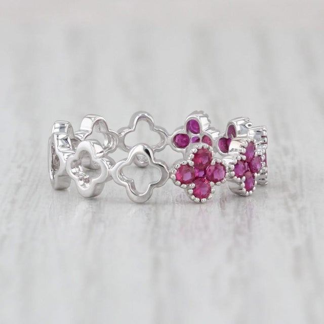 Modern 0.78ctw Ruby Flower Ring 18k White Gold Stackable Size 6.5 Band For Sale - Image 3 of 8