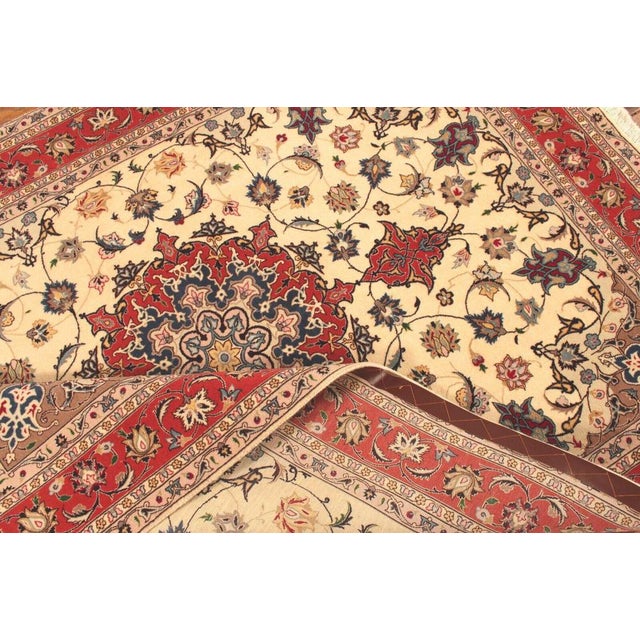 Red Middle Eastern Rug in Wool For Sale - Image 8 of 10
