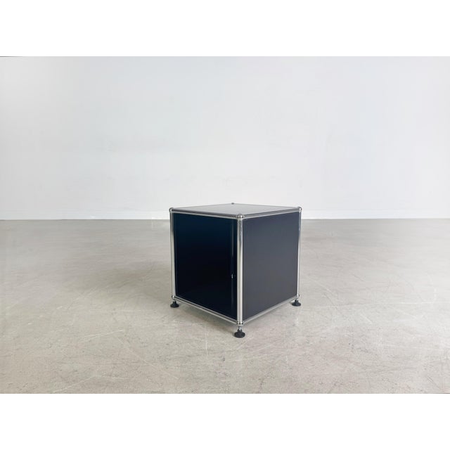 We are offering a beautiful small USM Haller coffee/nightstand or side table in steel blue for sale. The table stands on...