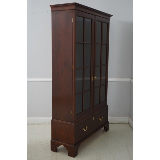 Age: C.2003 Details: Finish no.46 Colonial Williamsburg High Quality Construction Lighted Interior Traditional Style Ley...