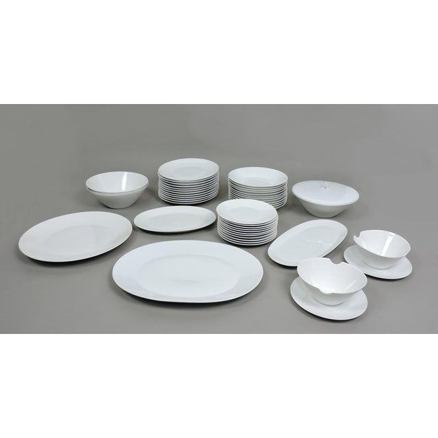 Supremely elegant Form 2000 porcelain dinnerware has a timeless look that will never go out of style. This large 45 piece...
