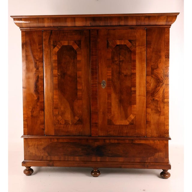 Wood Baroque Hall Cupboard in Walnut, 1770 For Sale - Image 7 of 12