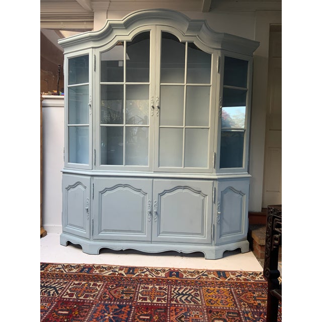Gustavian (Swedish) Vintage French Style Painted Display Cabinet For Sale - Image 3 of 11