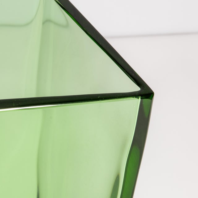 Hand Blown Murano Penta Vase in Emerald Green Large For Sale In Los Angeles - Image 6 of 9