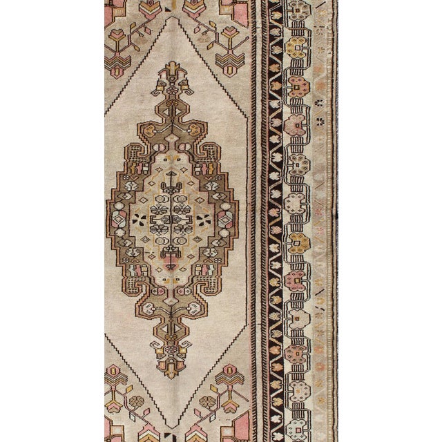 1940's Vintage Turkey Oushak Tribal Geometric Medallion 3'9 X 7'7 For Sale - Image 4 of 8