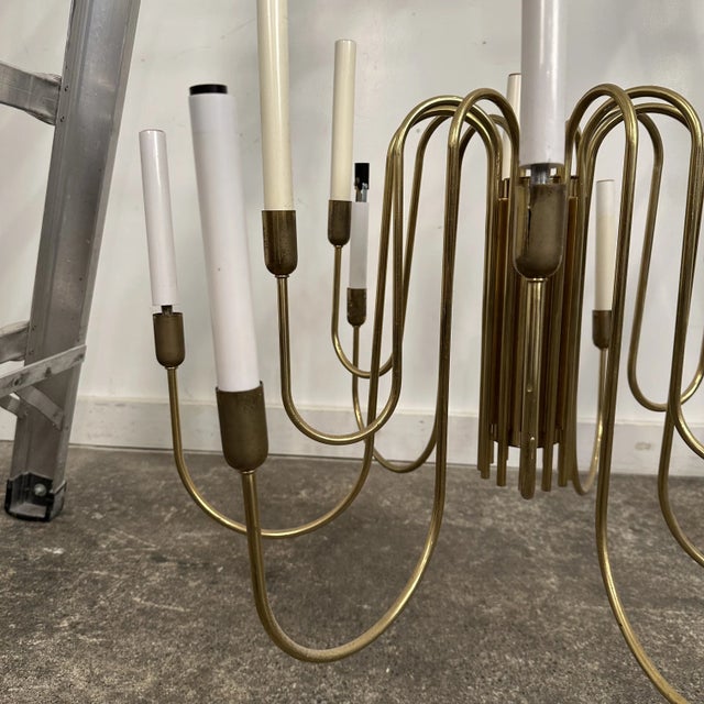 Lightolier Mid Century Modern Tommi Parzinger Style Brass Chandelier by Lightolier For Sale - Image 4 of 11
