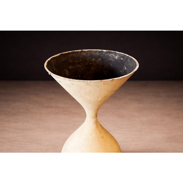 1960s Hour-Glass shaped Planter in Fiber Cement with Iron Base, Willy Guhl, 1960s - Lot 857 For Sale - Image 5 of 11