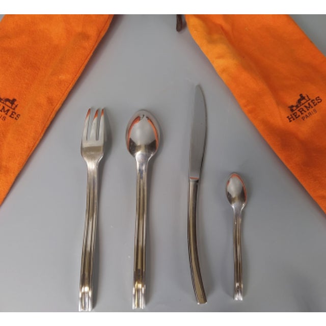 Ondes Model Flatware Set from Hermès Paris, Set of 98 For Sale - Image 5 of 8