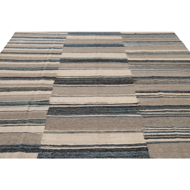 Abstract Modern Flat-Weave Kilim Wool Rug With Abstract Design in Beige and Blue For Sale - Image 3 of 10