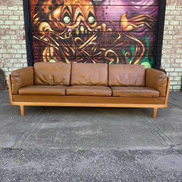 A beautifully proportioned Roma sofa designed by Åke Nilsson for DUX in the 1960s. This scarce model (only one available...