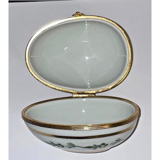 Ceramic 1980s French Limoges Porcelain Jewelry Casket With Gilt Ormolu Mounts For Sale - Image 7 of 11
