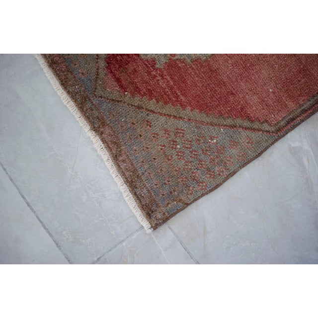 Ruby Red Front of Kitchen Sink Rug, Hand Made Bath Mat Muted Colors Small Rug -1′7″ × 3′4″ For Sale - Image 8 of 13