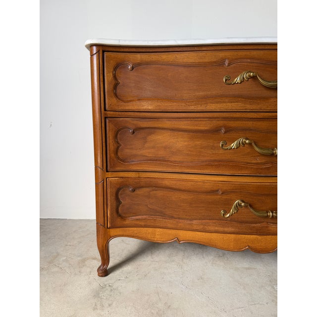 1960s 1960s Vintage French Provincial Louis XV Style Walnut & White Marble Top Three-Drawer Commode For Sale - Image 5 of 16