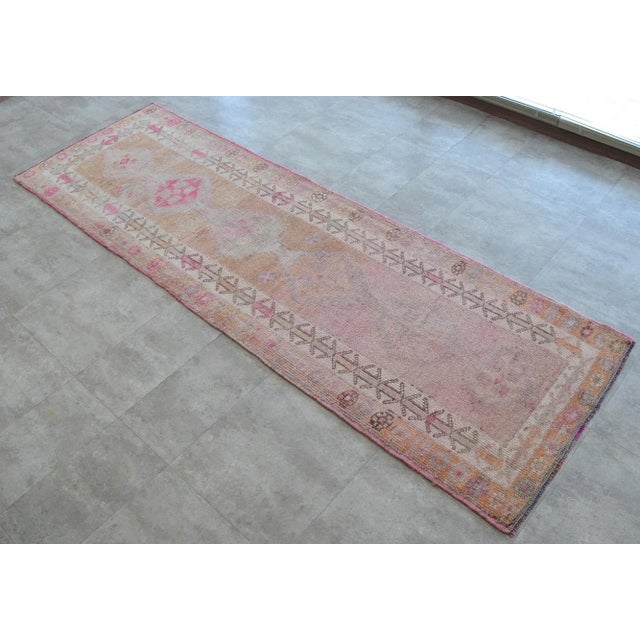 1970s Pink Kurdish Runner Rug Hand-Knotted Distressed Hallway Decor For Sale - Image 10 of 10