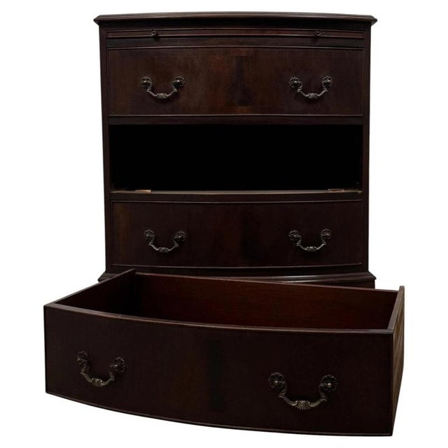 Small 20th Century Bow-Front Chest of Drawers For Sale - Image 3 of 13