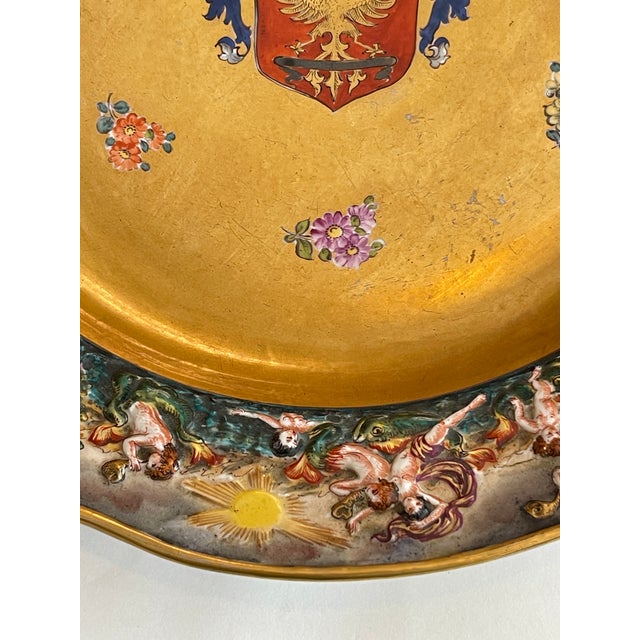 1920s Antique Ernst Bohne Söhne Capodimonte-Style Armorial Porcelain Charger 14" For Sale - Image 5 of 16