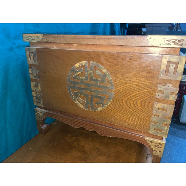 1970s Set of Three Matching Wood and Brass Blanket Storage Boxes With Butterfly Motif For Sale - Image 4 of 13