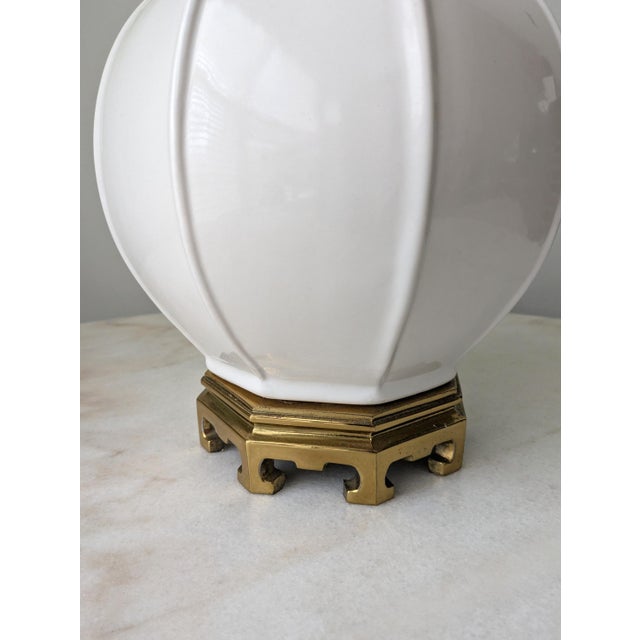 Chinoiserie Vintage Chinoiserie Style Ceramic & Brass Gourd Table Lamp For Sale - Image 3 of 6