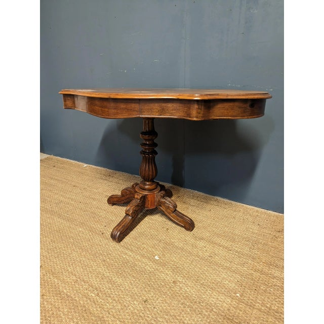 Vintage Oak Violin Table, in Very Good conditions.