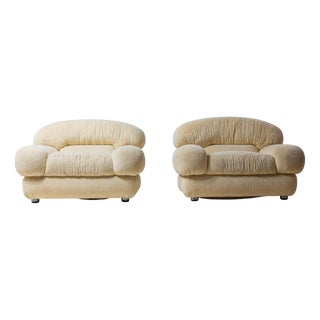 Italian Lounge Chairs in Cream Coloured Fabric, 1970s, Set of 2 For Sale