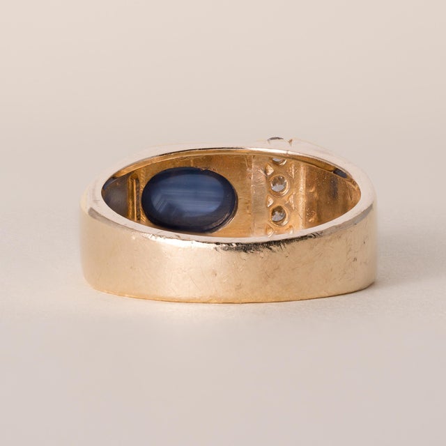 Modern Late 20th Century Estate 14k Gold 1 Carat Blue Sapphire Cabochon Bezel and Diamond Ring Band, Size 9.25 For Sale - Image 3 of 4