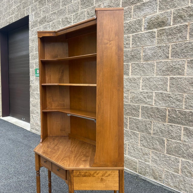 Vintage Ethan Allen Heirloom Nutmeg Maple Custom Room Plan Traditional Corner Writing Desk With Bookcase Top For Sale In Philadelphia - Image 6 of 12