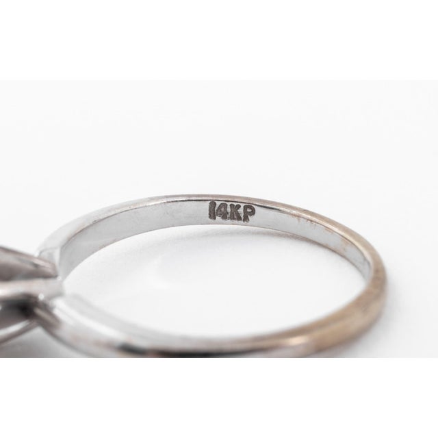 Modern 14k White Gold and Diamond Solitaire Engagement Ring For Sale In New York - Image 6 of 6