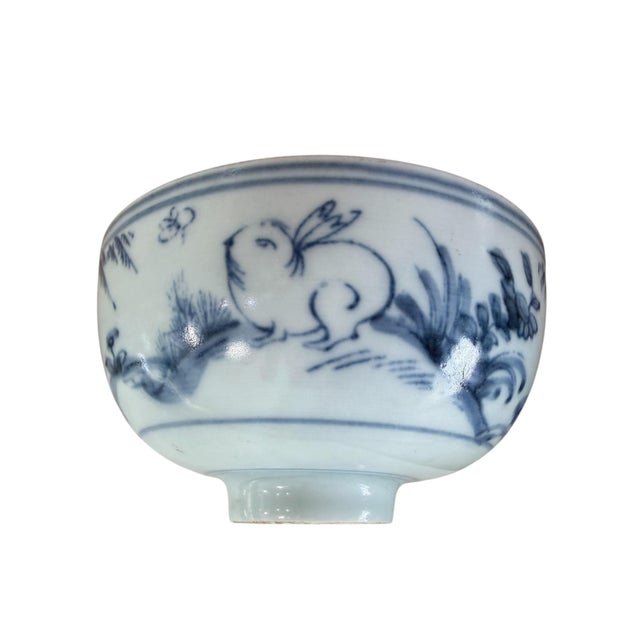 Vintage Chinoiserie Porcelain Blue and White Rice Bowl W/ Rabbit For Sale In New York - Image 6 of 8
