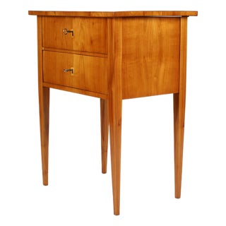 Antique Biedermeier Side Table in Cherry Wood, 1830 For Sale