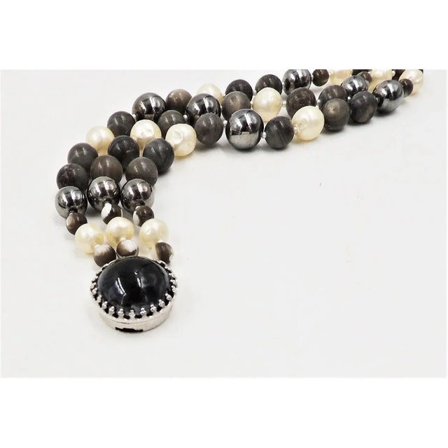 1950s Vintage 1950s Signed Hattie Carnegie Beaded Faux-Hematite & Faux-Pearl Greyscale Bracelet For Sale - Image 5 of 8