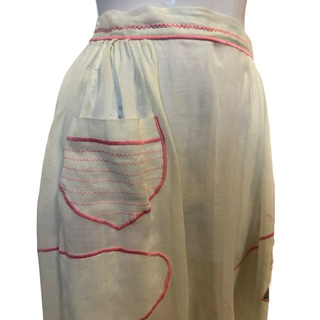 Vintage 1940s Sheer Organza Apron  Mint Floral Appliqué, Pin-Up Style For Sale - Image 4 of 7