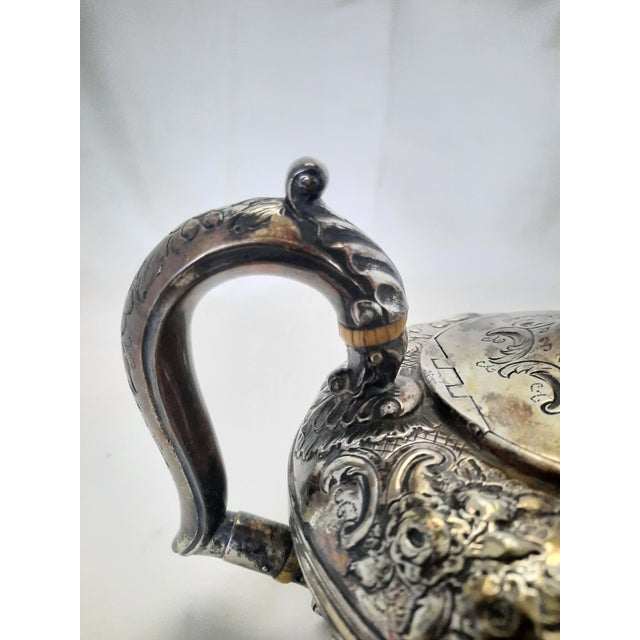 1900s English Birmingham Sterling Silver Repoussé Teapot by Maleham & Yeomans For Sale In New York - Image 6 of 9