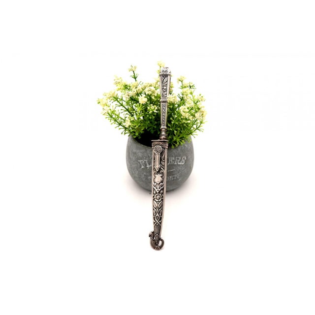 Gaucho-Style Silver Dagger with Reliefs and Applications For Sale - Image 3 of 7