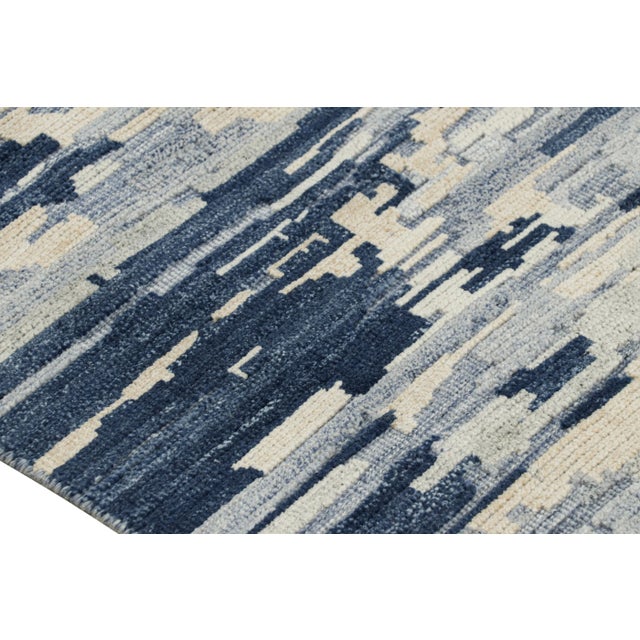 Rug & Kilim’s Abstract Rug in Blue, Cream and White Geometric Patterns For Sale In New York - Image 6 of 8